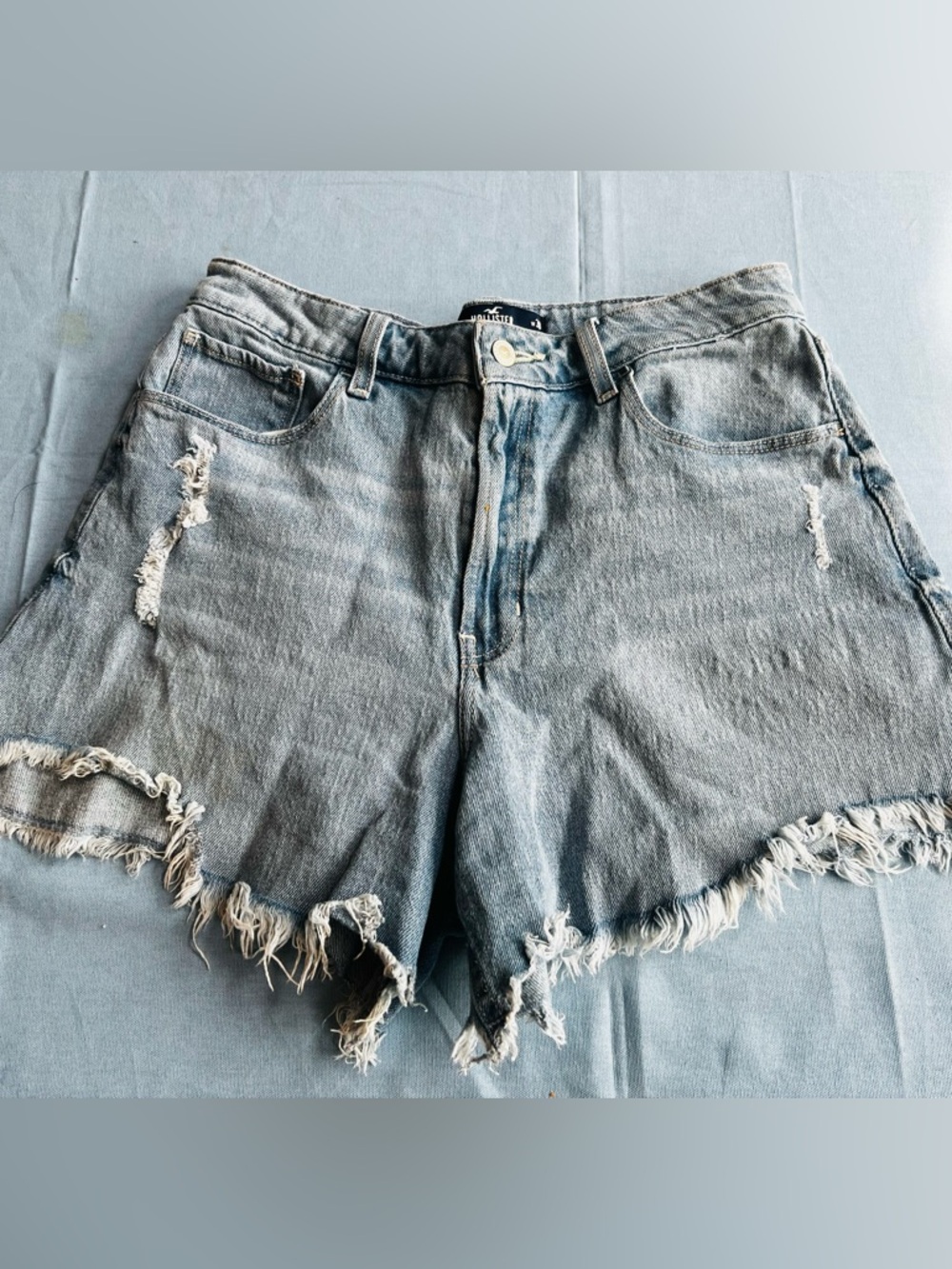 Hollister Ultra High Rise Mom Shorts 5” Sz  30/10 Light Wash Frayed Hem - Picture 7 of 8
